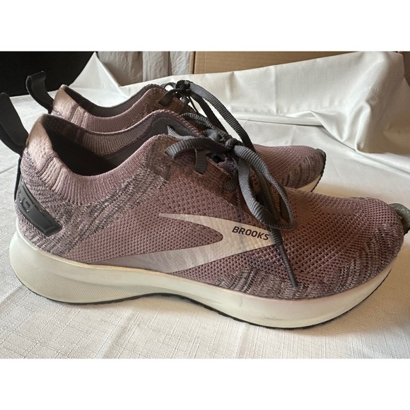 Brooks Levitate 4.0 Womens 7.5 Running Shoes Sneakers Mauve Knit Athletic‎ Flaw - Picture 3 of 10